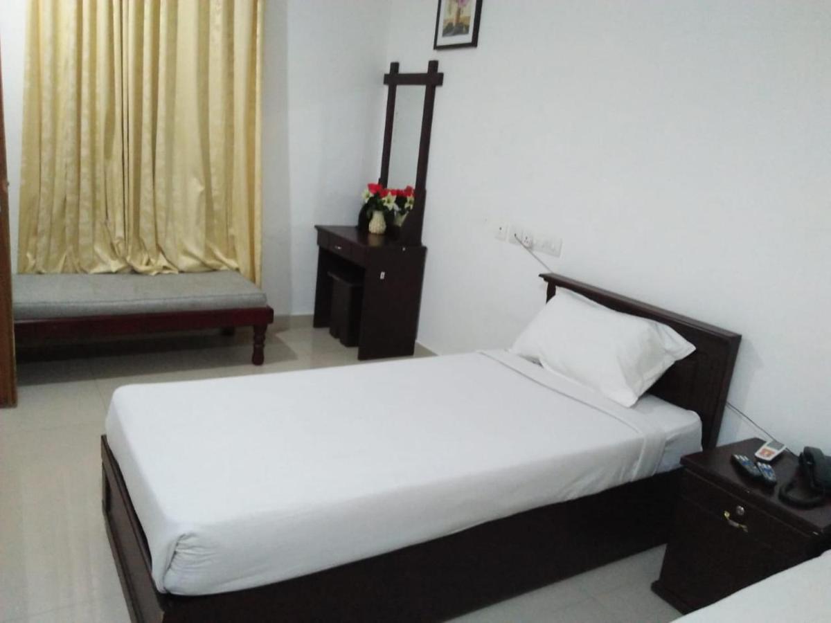 Hotel Mp Residancy à Perintalmanna Extérieur photo